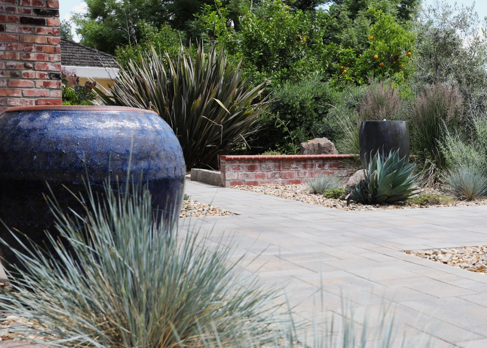 FRONT YARD OASIS by CFLD Landscape Design - Photo 5
