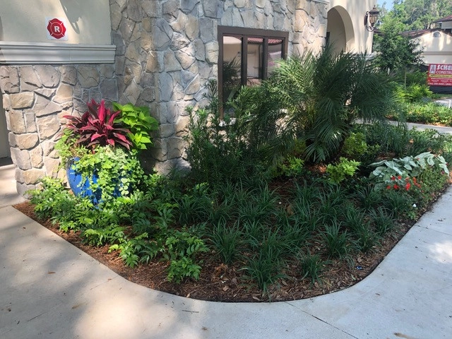 Marywood Retreat by Vie Plant And Garden Design - Photo 3
