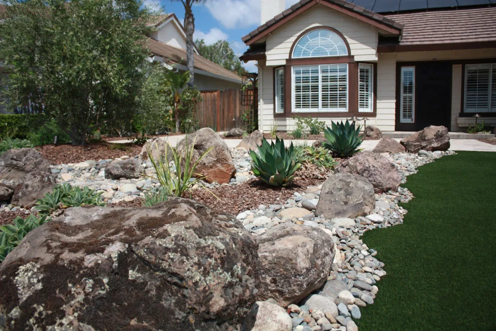 Timeless Tranquil Front Garden by Traina Thought Landscapes - Photo 4
