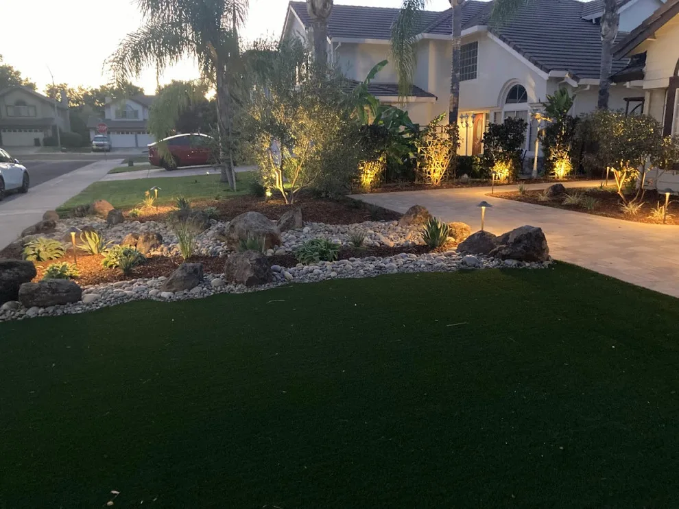 Timeless Tranquil Front Garden by Traina Thought Landscapes - Photo 2