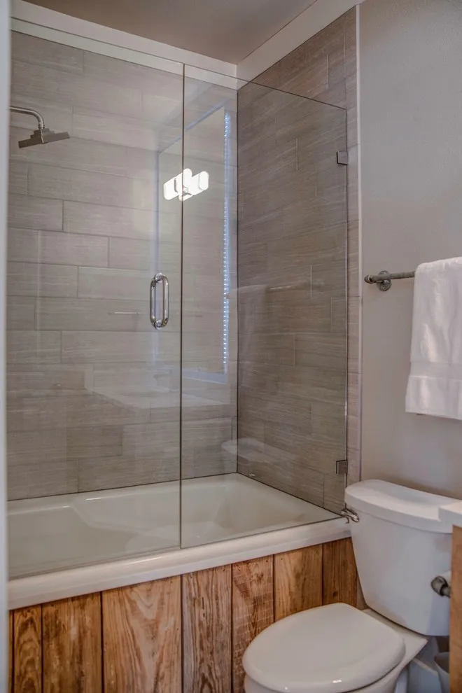 Timeless Transitional Bespoke Residence by M & R Sarver Construction - Photo 19