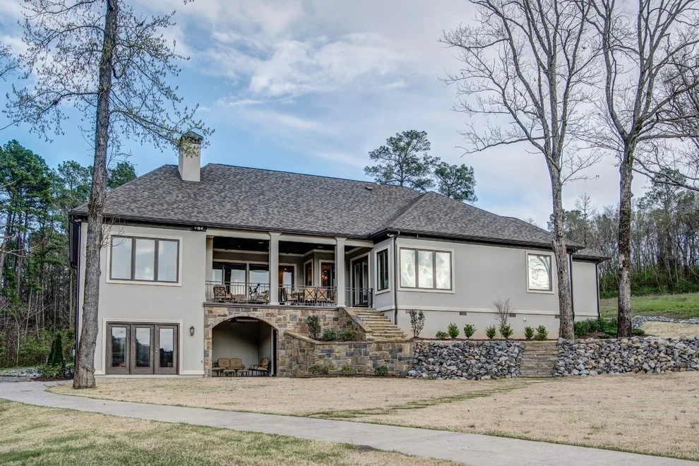 Timeless Transitional Bespoke Residence by M & R Sarver Construction - Photo 18
