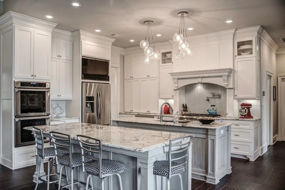 Timeless Transitional Bespoke Residence by M & R Sarver Construction - Photo 2
