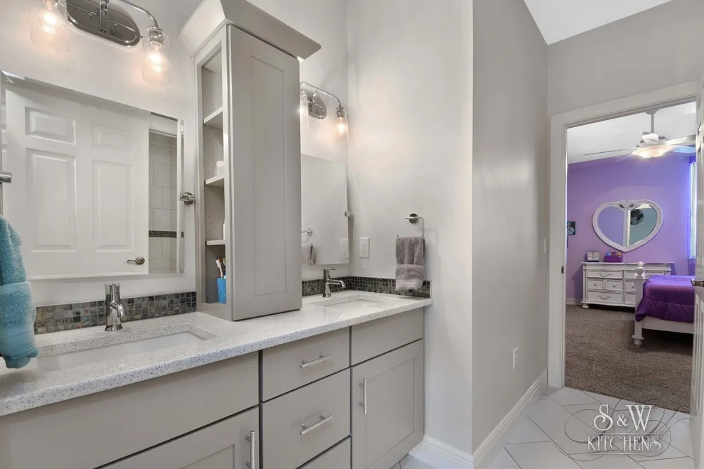 Modern Children's Jack & Jill Bathroom by Sarah Kraus Bartelson - S&W Kitchens - Photo 13
