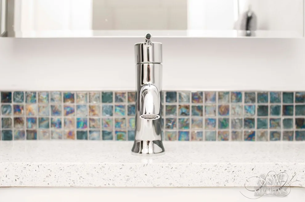 Modern Children's Jack & Jill Bathroom by Sarah Kraus Bartelson - S&W Kitchens - Photo 3