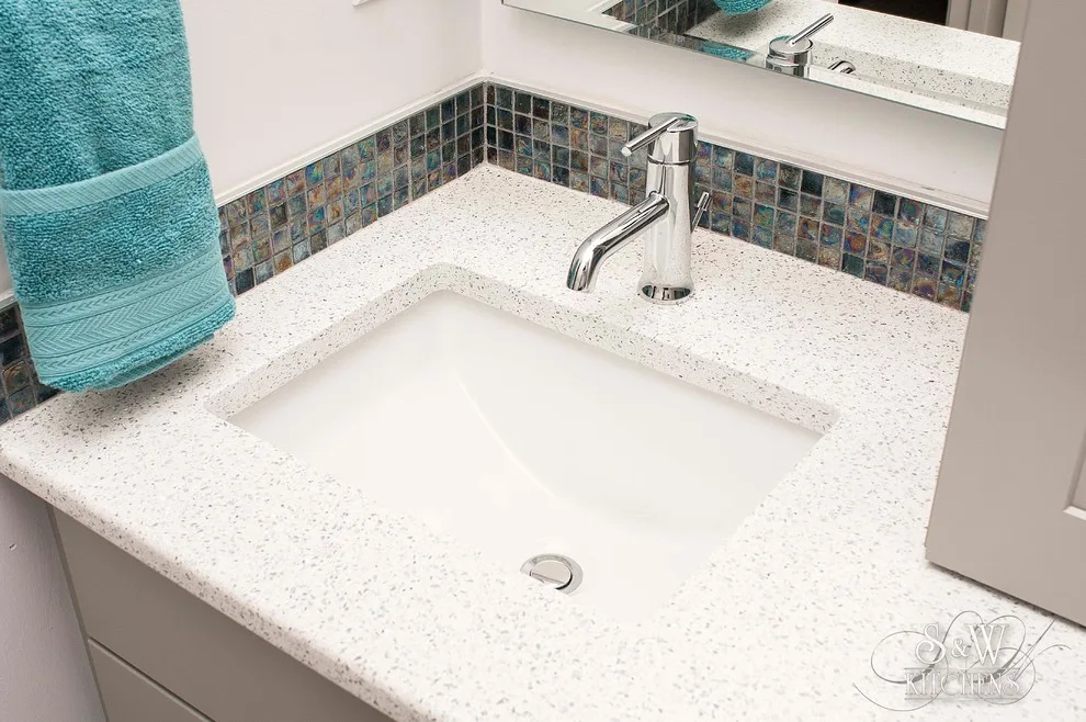 Modern Children's Jack & Jill Bathroom by Sarah Kraus Bartelson - S&W Kitchens - Photo 11