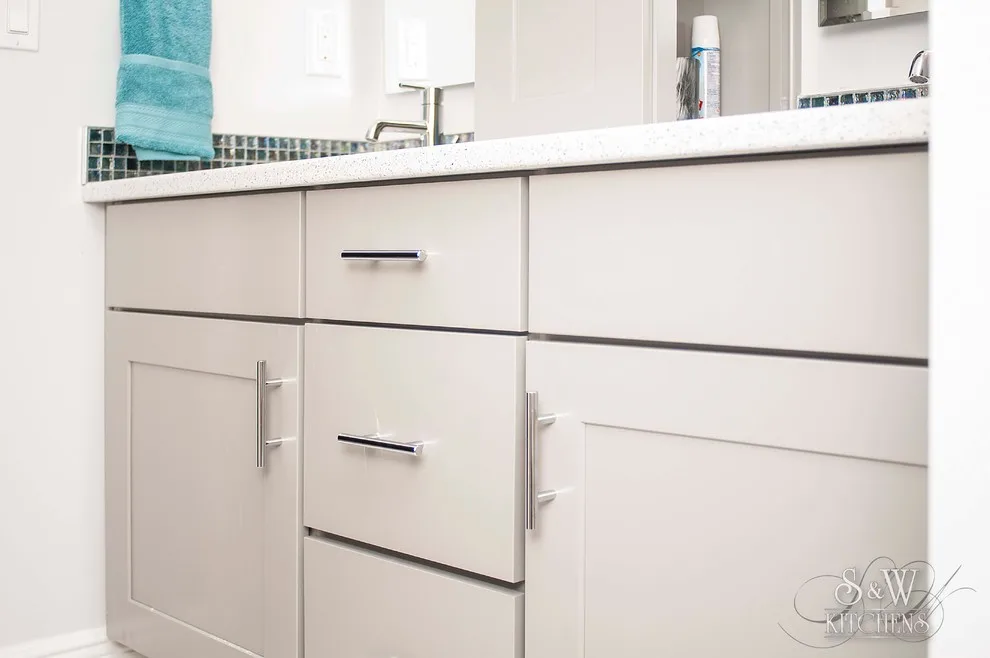 Modern Children's Jack & Jill Bathroom by Sarah Kraus Bartelson - S&W Kitchens - Photo 6