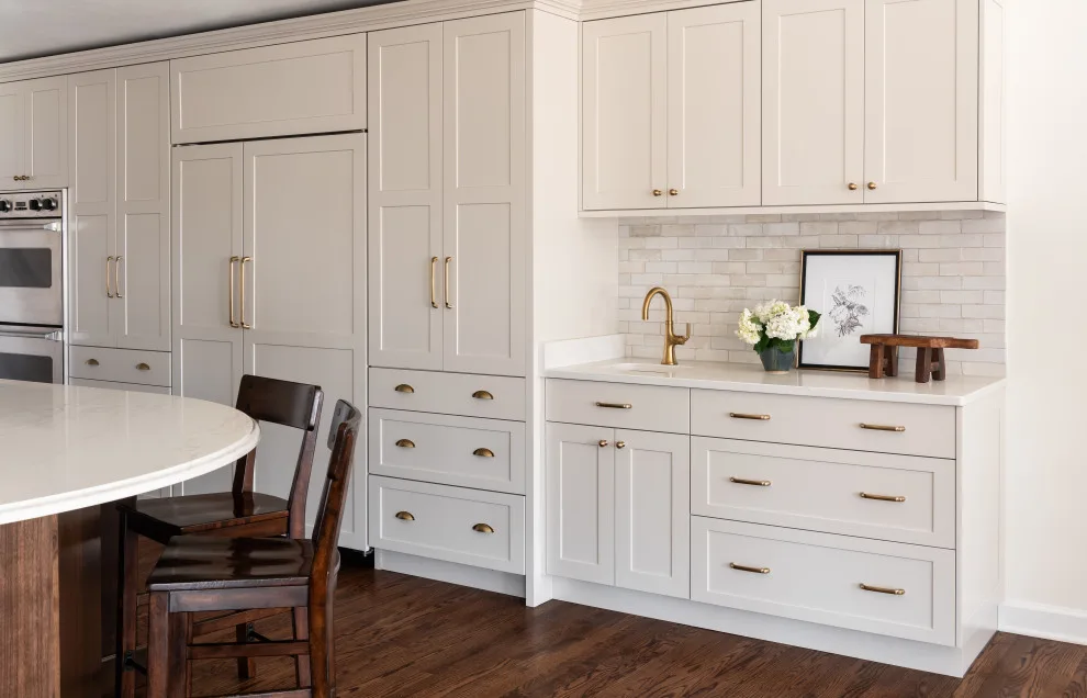 Curved Isle Kitchen by Dana King Design Build Remodeling - Photo 3