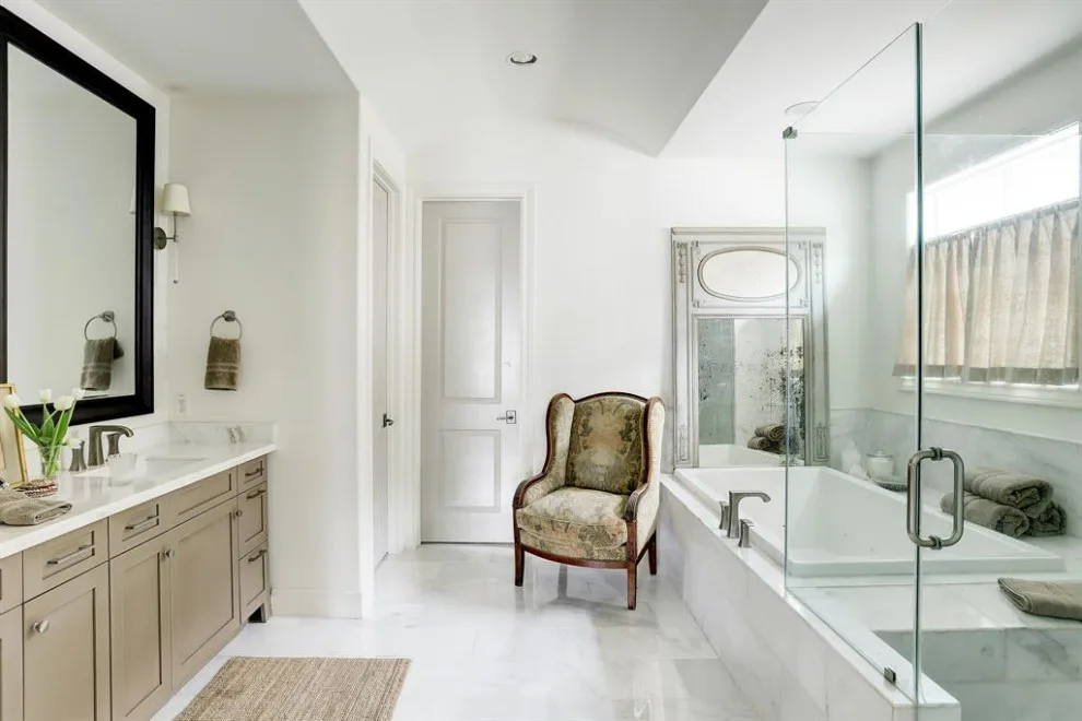 Bespoke Home Interior Design Inspirations by JoJo Wong Design And Build - Photo 11