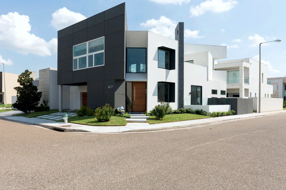 Tailored Residence in McAllen, Texas by JPA Custom Homes LLC - Photo 18