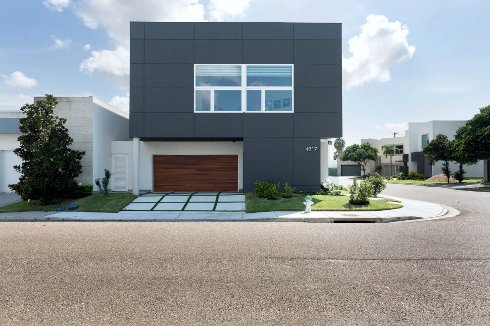 Tailored Residence in McAllen, Texas by JPA Custom Homes LLC - Photo 5