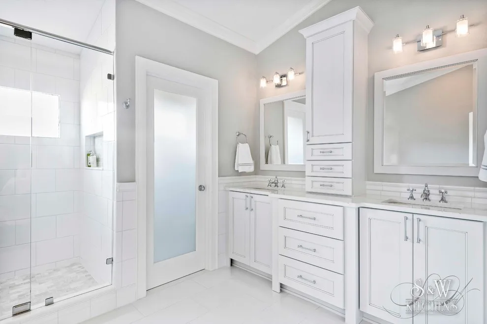 Chic White Winter Park Main Bathroom by Sarah Kraus Bartelson - S&W Kitchens - Photo 19