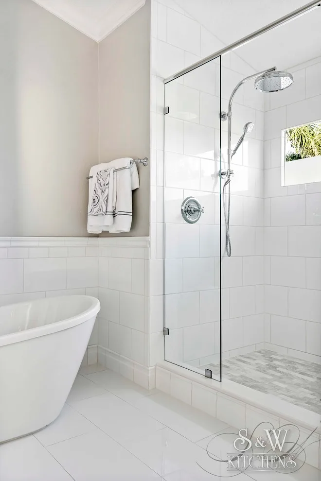 Chic White Winter Park Main Bathroom by Sarah Kraus Bartelson - S&W Kitchens - Photo 6