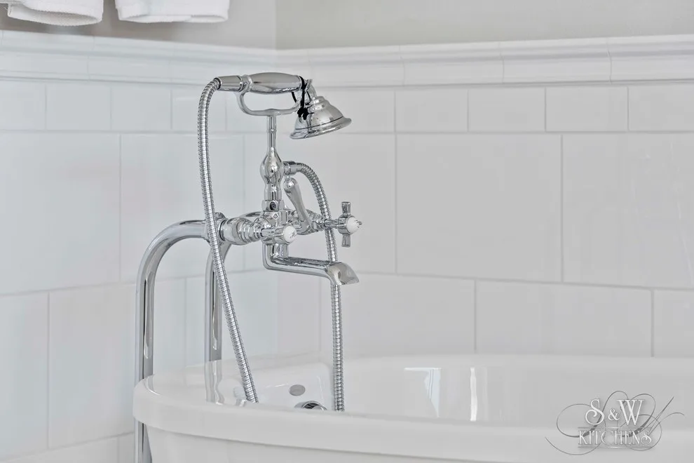 Chic White Winter Park Main Bathroom by Sarah Kraus Bartelson - S&W Kitchens - Photo 7
