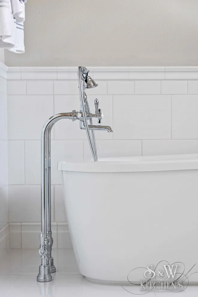 Chic White Winter Park Main Bathroom by Sarah Kraus Bartelson - S&W Kitchens - Photo 10