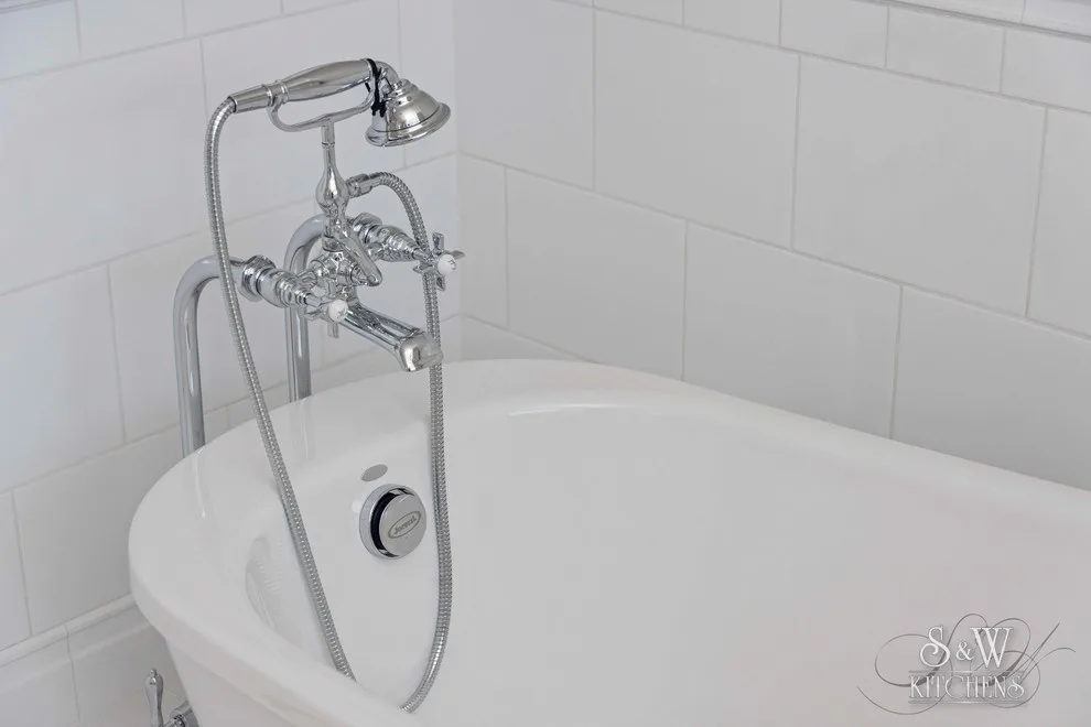 Chic White Winter Park Main Bathroom by Sarah Kraus Bartelson - S&W Kitchens - Photo 9