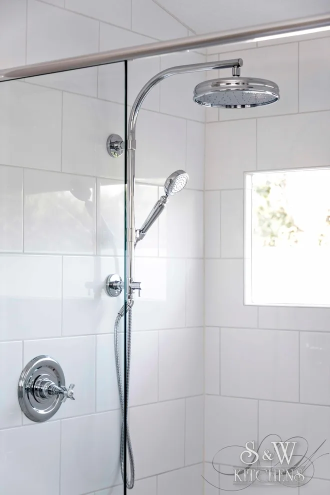 Chic White Winter Park Main Bathroom by Sarah Kraus Bartelson - S&W Kitchens - Photo 2