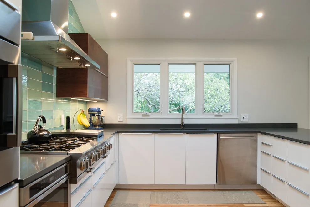 Contemporary Franklin Kitchen by Labra Design Build - Photo 7