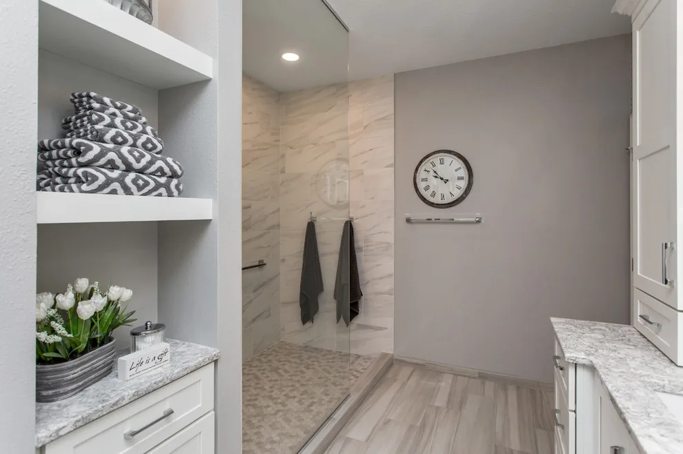 Unified Elegance: The Glam Bath's Spatial Transformation by Red House Remodeling - Photo 5