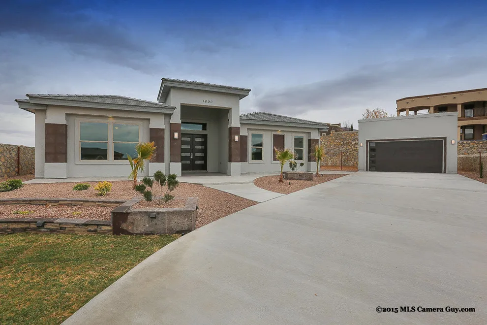 Facade Designs by Bella Vista Custom Homes, Inc. - Photo 3