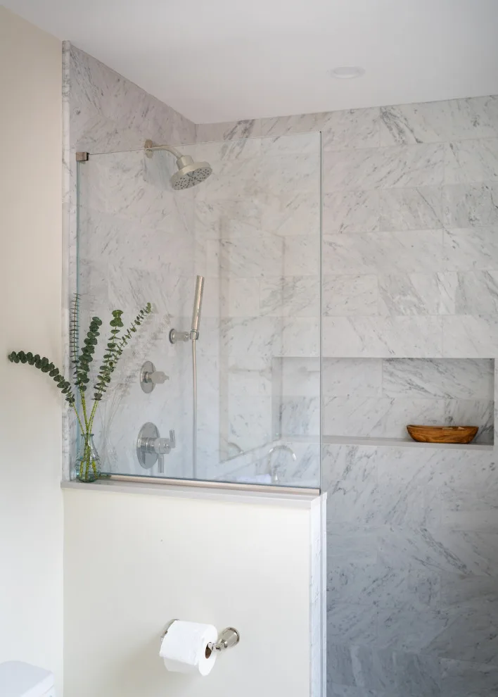 Guest Bathroom 1: Gallery House by Armitage Interiors - Home Design & Renovation - Photo 4