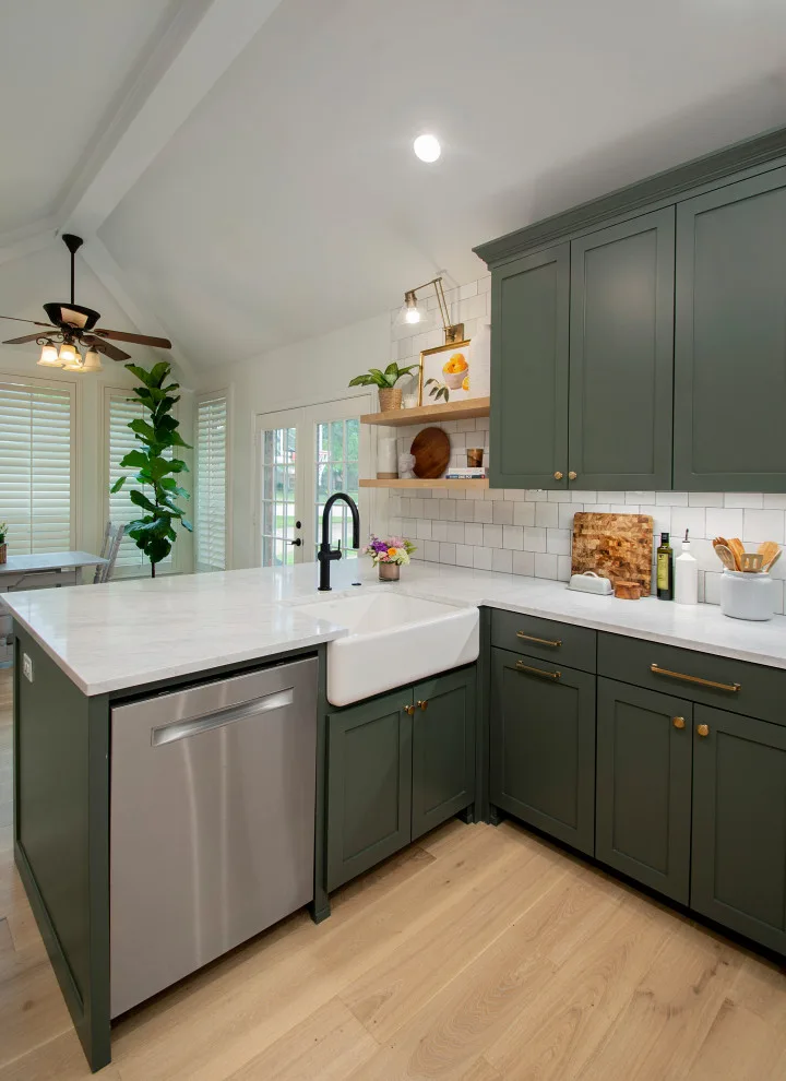 Dallas Kitchen in Hunter Green by Sardone | McLain - Photo 6