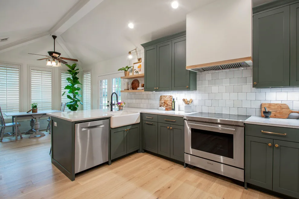 Dallas Kitchen in Hunter Green by Sardone | McLain - Photo 4