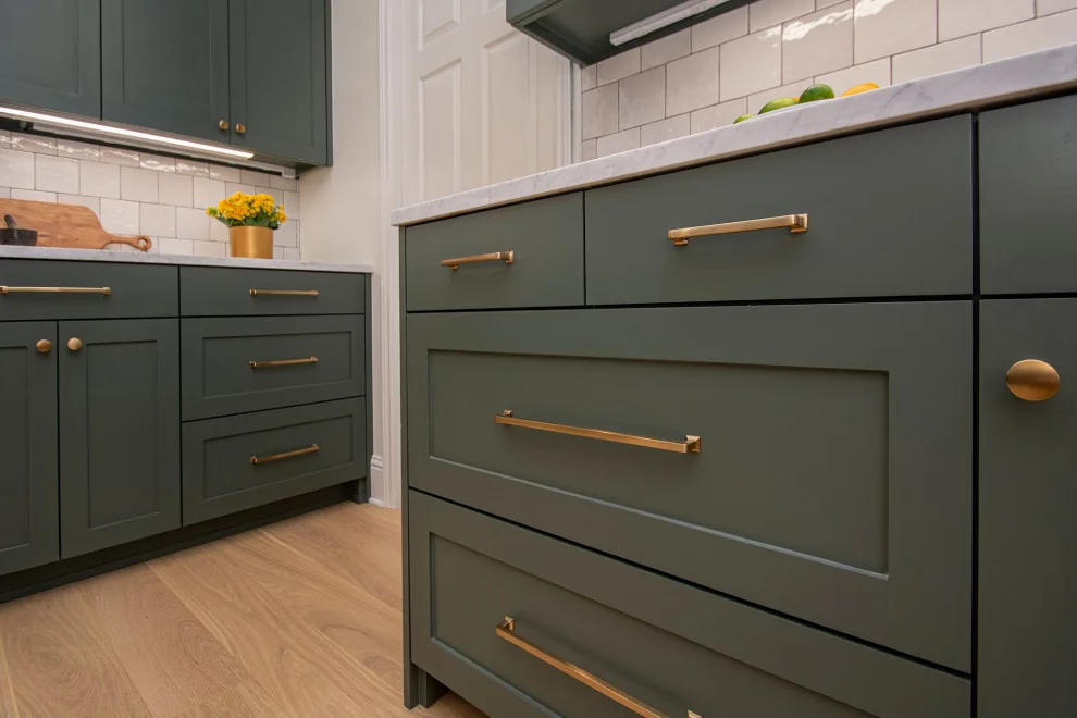 Dallas Kitchen in Hunter Green by Sardone | McLain - Photo 2