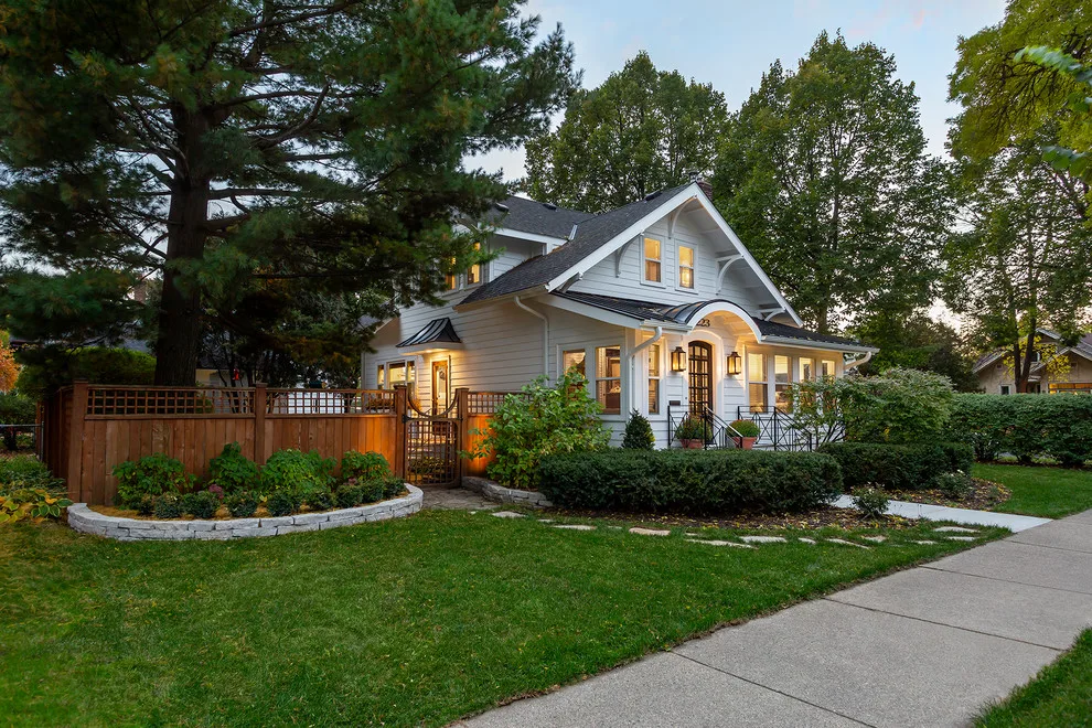 Avenue Grand Bungalow by Quartersawn Design Build - Photo 2
