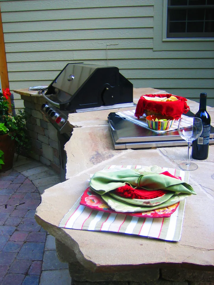 Contemporary Patio and Grill Station by Surroundings By Natureworks - Photo 3