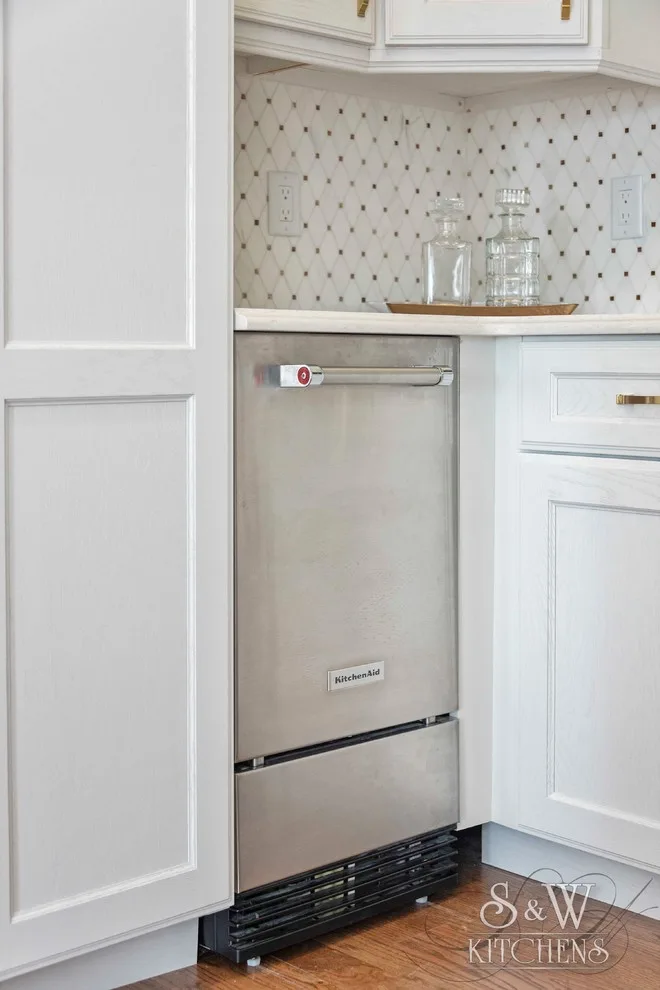 Golden Touch Kitchen and Butler's Pantry by Sarah Kraus Bartelson - S&W Kitchens - Photo 10