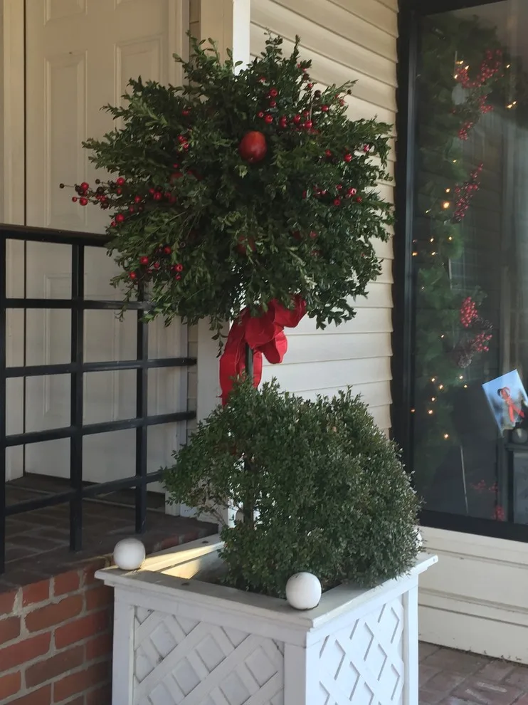 Festive Decorations by The Lee W. Robinson Company - Photo 4
