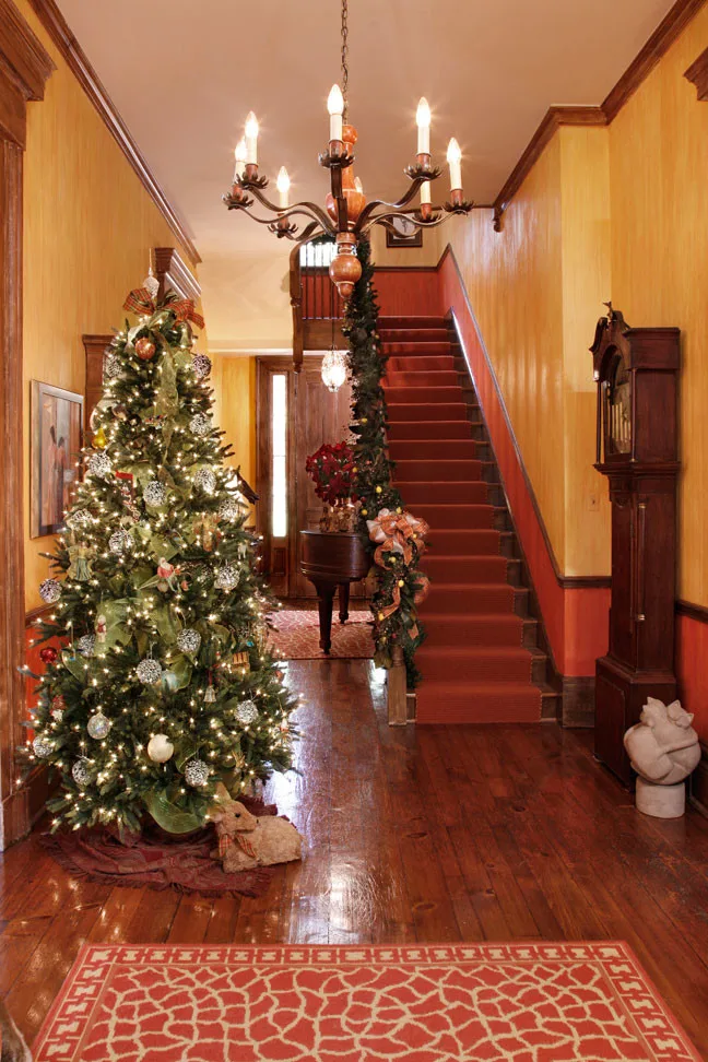 Festive Custom by The Lee W. Robinson Company - Photo 2