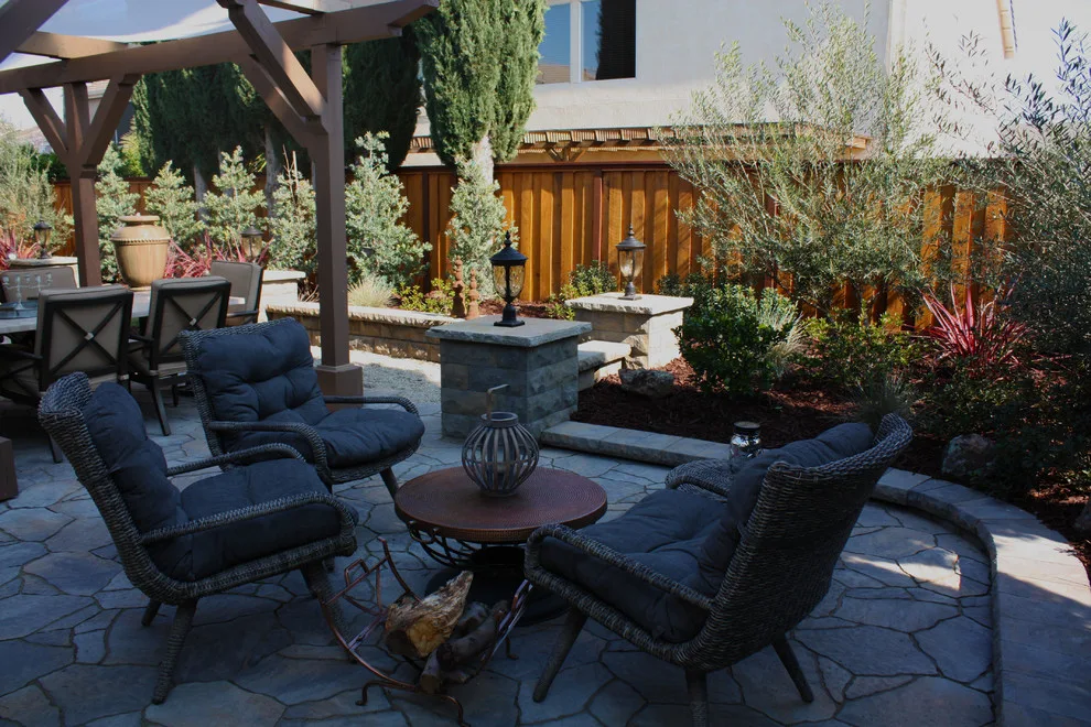 Italian Outdoor Dining Space by Traina Thought Landscapes - Photo 3