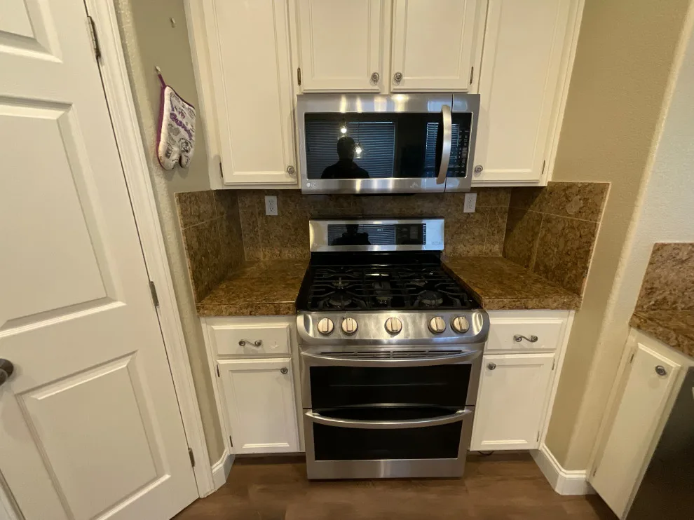 KITCHEN RENOVATION H by Noor Construction Inc. - Photo 15