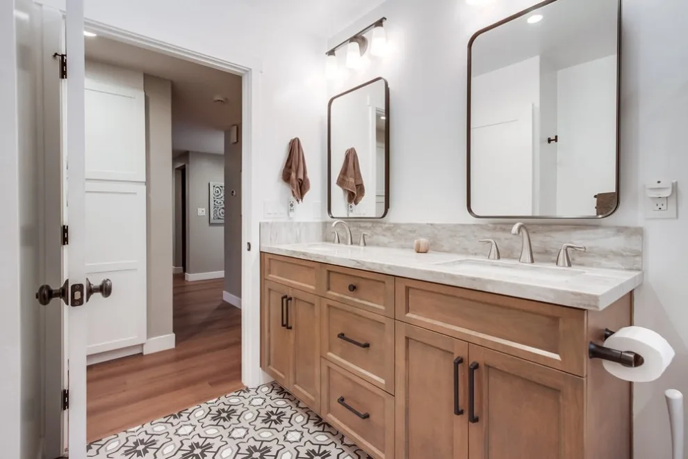 La Jolla Kitchen, Bathroom, and Master Suite Renovation by DM Hultenius Corporation - Photo 10