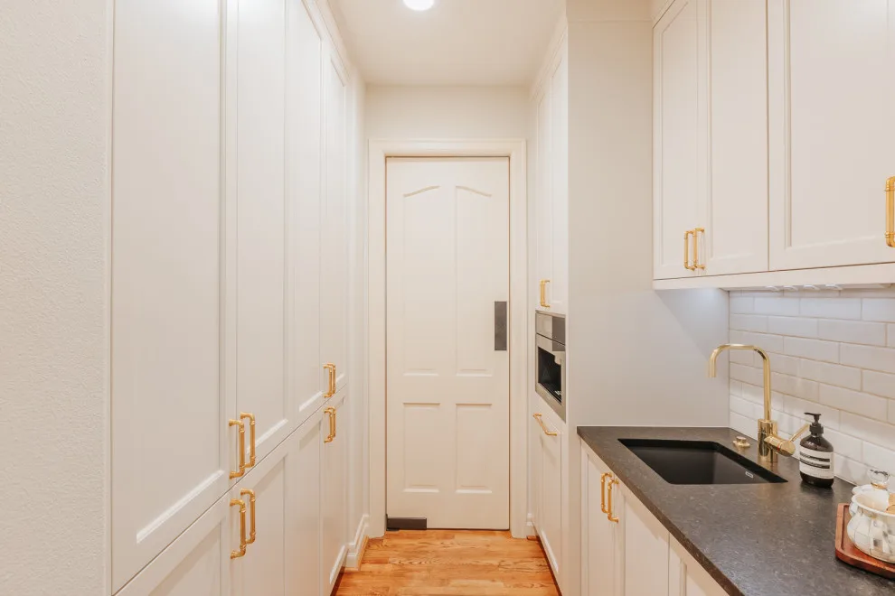 Upscale Kitchen Renovation in Lake Oswego by Lamont Bros. Design & Construction - Photo 15