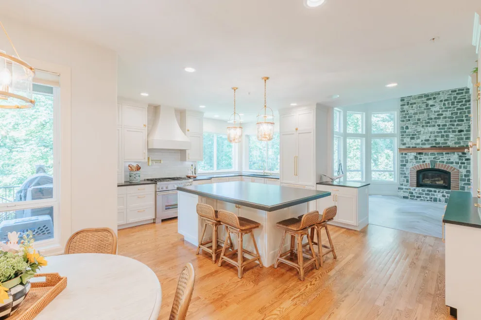 Upscale Kitchen Renovation in Lake Oswego by Lamont Bros. Design & Construction - Photo 5