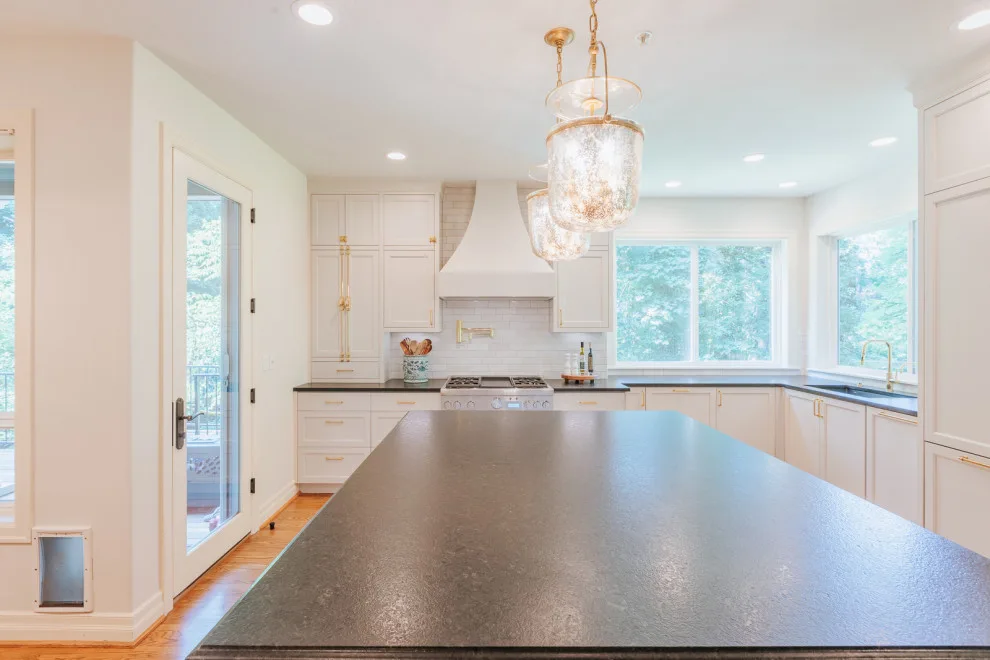 Upscale Kitchen Renovation in Lake Oswego by Lamont Bros. Design & Construction - Photo 14
