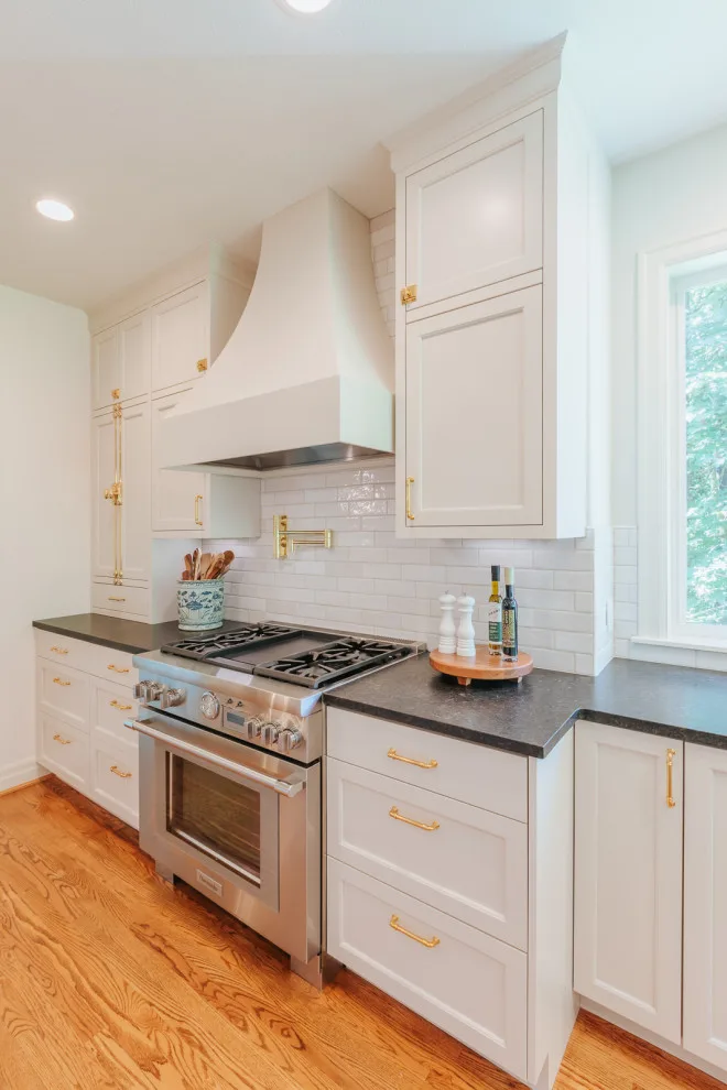 Upscale Kitchen Renovation in Lake Oswego by Lamont Bros. Design & Construction - Photo 6
