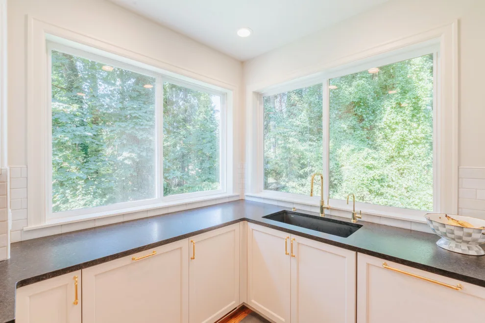 Upscale Kitchen Renovation in Lake Oswego by Lamont Bros. Design & Construction - Photo 11
