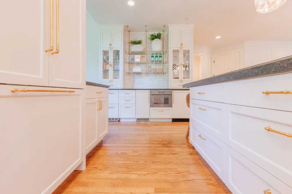 Upscale Kitchen Renovation in Lake Oswego by Lamont Bros. Design & Construction - Photo 10