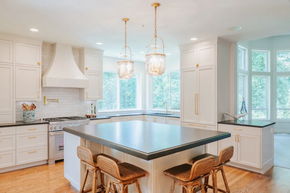 Upscale Kitchen Renovation in Lake Oswego by Lamont Bros. Design & Construction - Photo 19