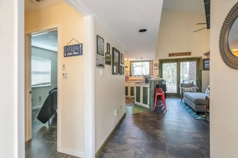 Lake Livingston Cottage Getaway by Leisure Blvd - Photo 8