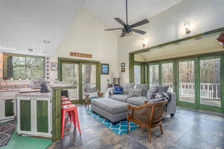 Lake Livingston Cottage Getaway by Leisure Blvd - Photo 6