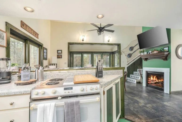 Lake Livingston Cottage Getaway by Leisure Blvd - Photo 22