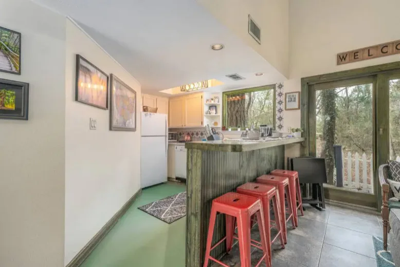 Lake Livingston Cottage Getaway by Leisure Blvd - Photo 10
