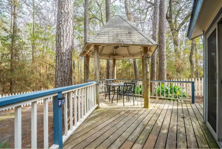 Lake Livingston Cottage Getaway by Leisure Blvd - Photo 2