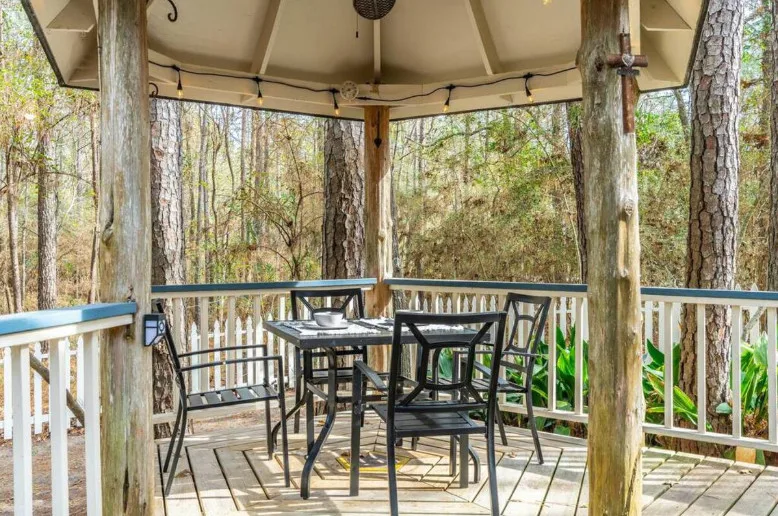 Lake Livingston Cottage Getaway by Leisure Blvd - Photo 12