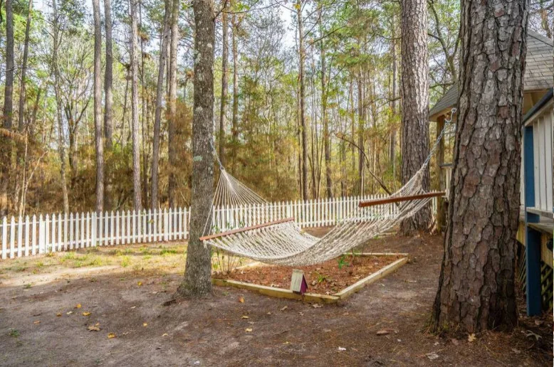 Lake Livingston Cottage Getaway by Leisure Blvd - Photo 3